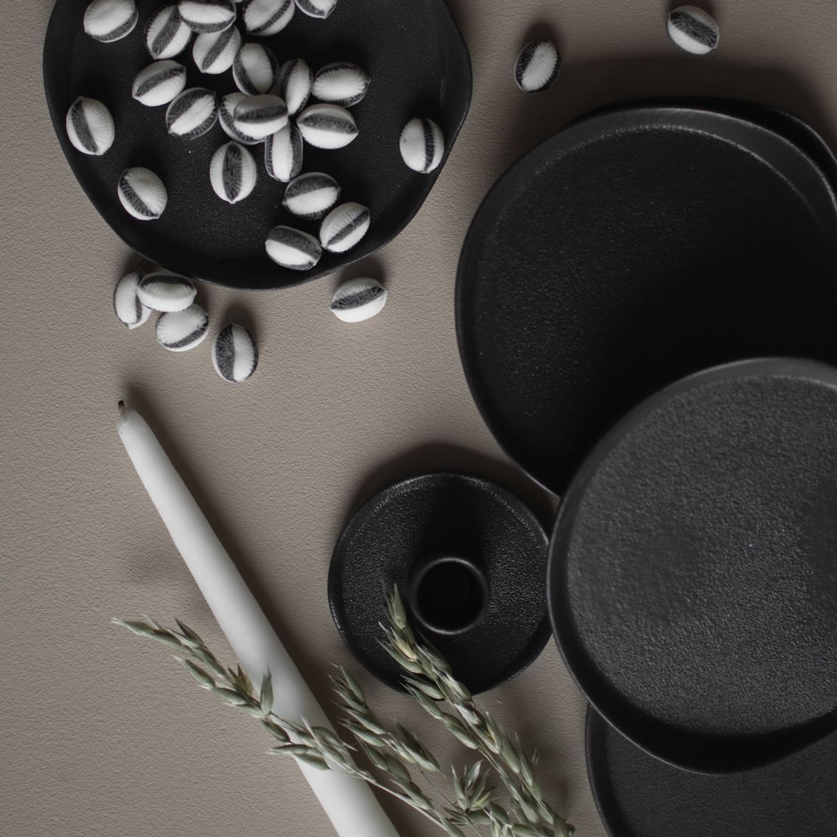 Wave candle, cast iron